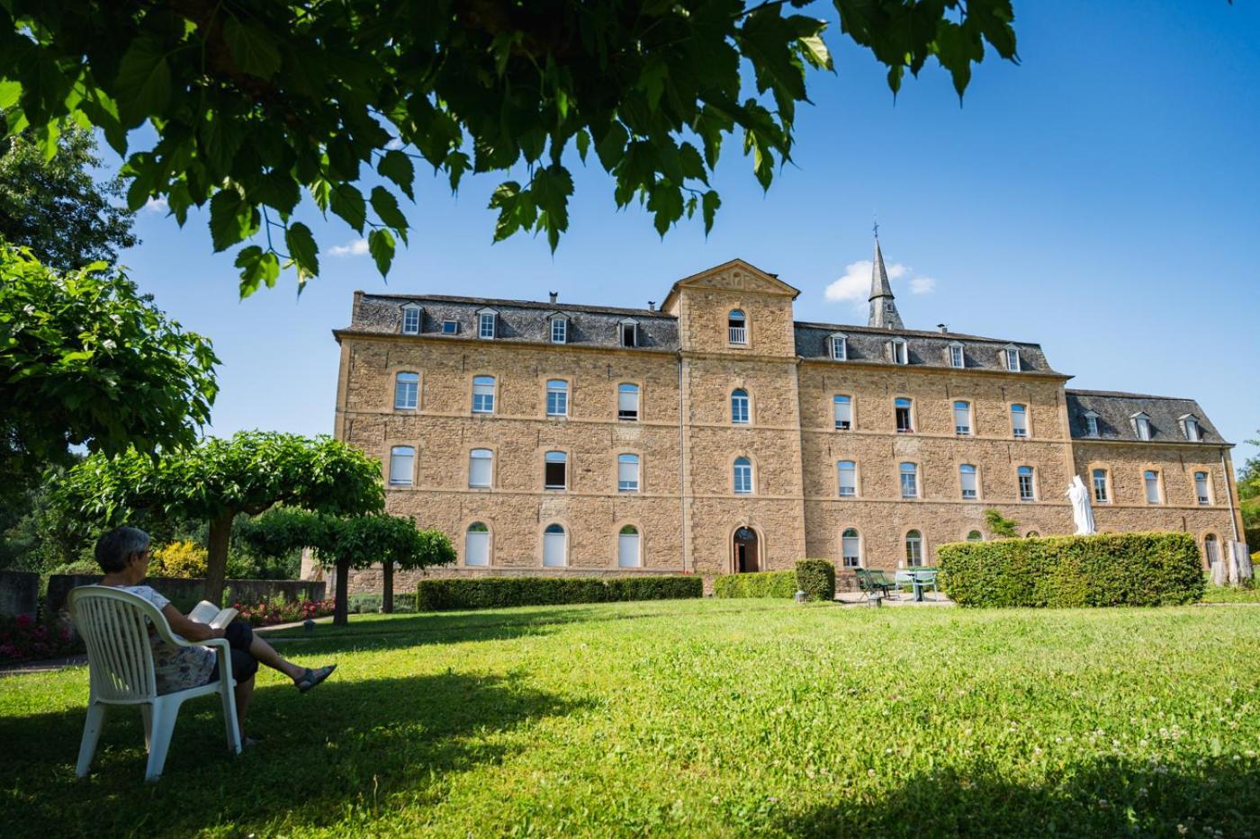 Accueil Du Couvent De Malet Hotel Saint-Côme-dʼOlt Exterior foto